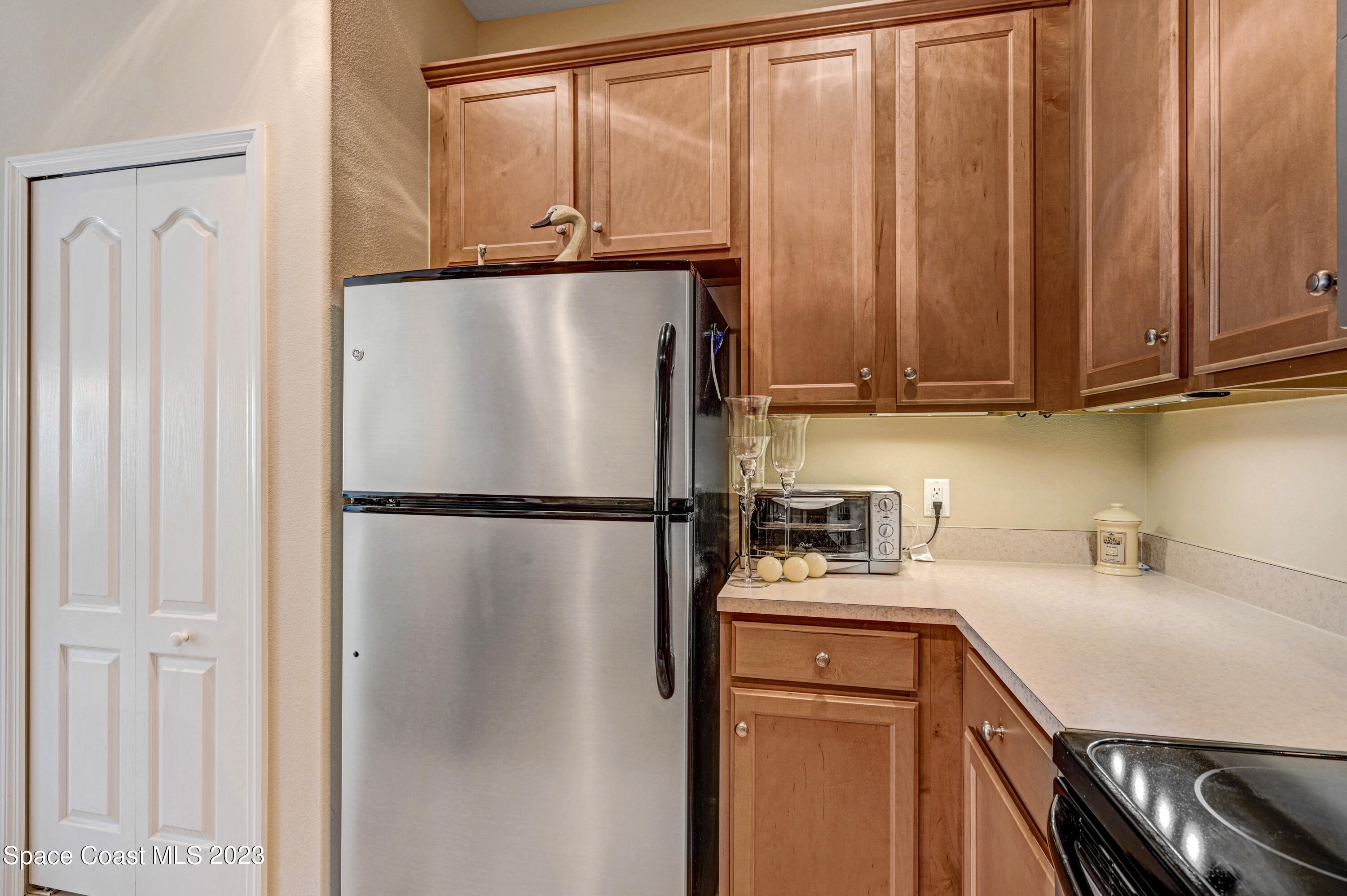 3341 Funston Circle Melbourne, FL 32940 - Photo 18 of 61 a kitchen with a refrigerator a stove and a sink
