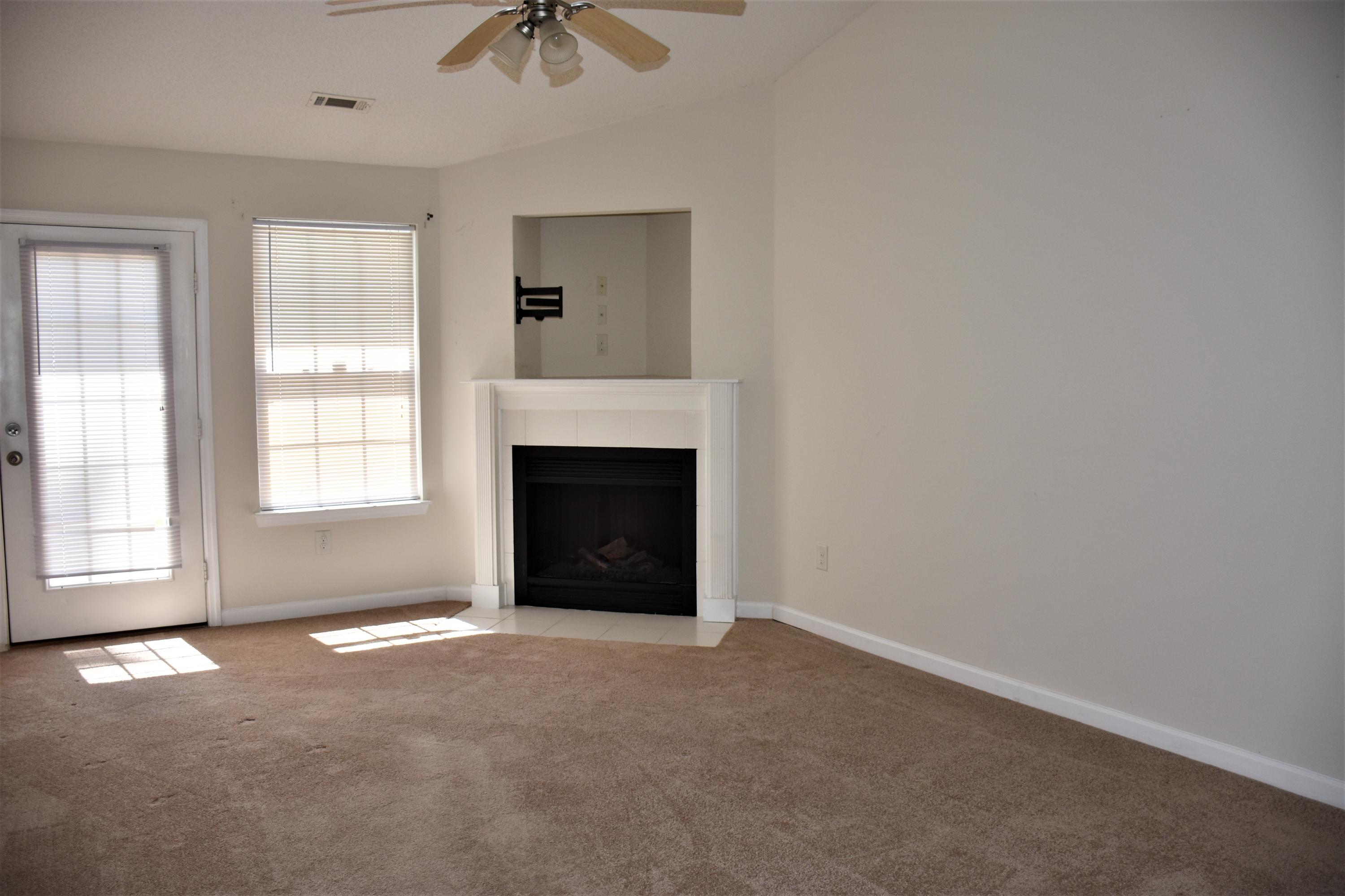 7992 Vermont Road North Charleston, SC 29418 - Photo 4 of 16 liv 1