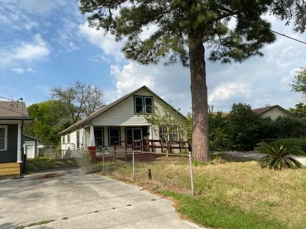 $147,500 | 1004 Mccall Avenue, Conroe, TX 77301