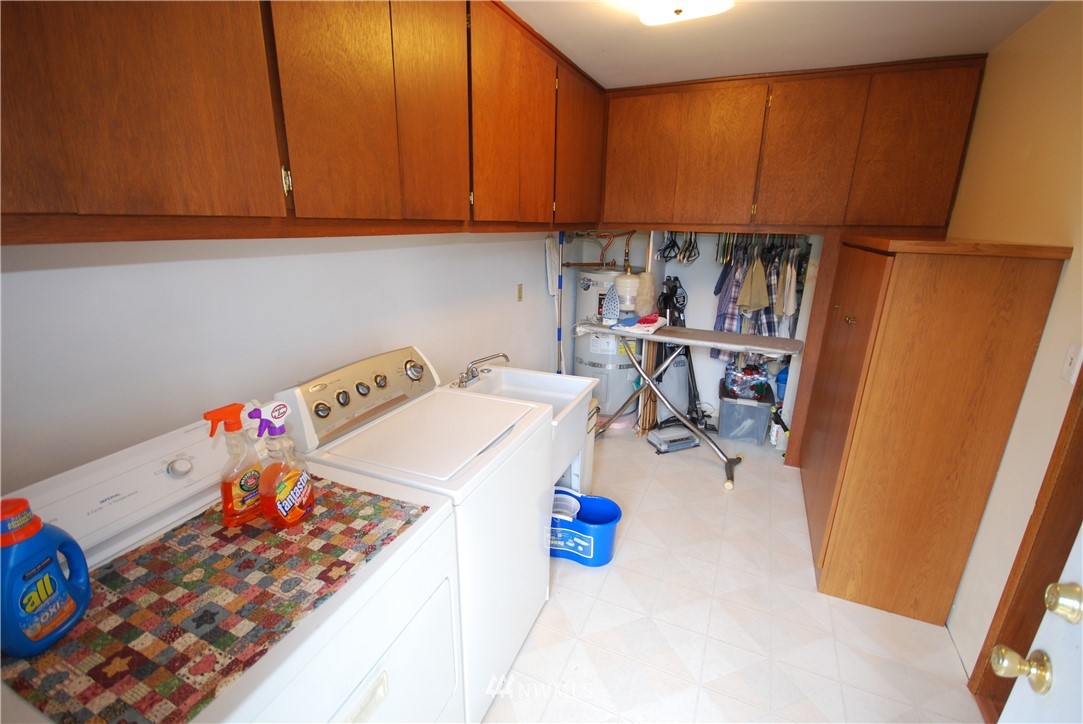 10404 Southeast 166th Street Renton, WA 98055 - Photo 14 of 29 a utility room with dryer and washer
