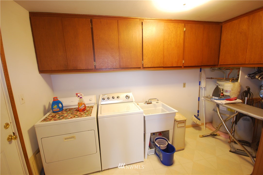 10404 Southeast 166th Street Renton, WA 98055 - Photo 15 of 29 a utility room with dryer and washer