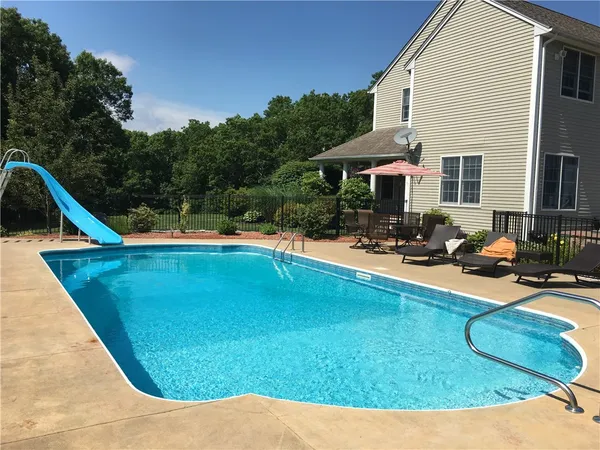 $1,065,000 | 142 Sand Plns Trail, South Kingstown, RI 02879