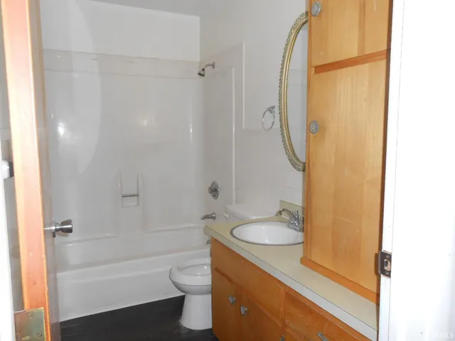 $1,700 | 339 South Lincoln Street, Unit D, Bloomington, IN 47401