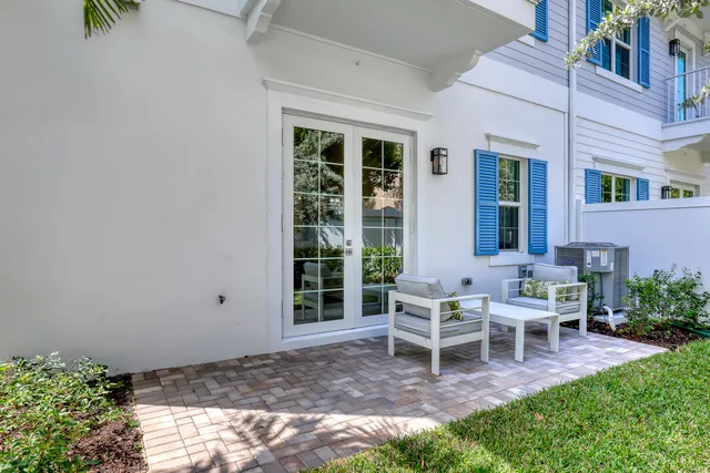 a wooden bench sitting in front of a building