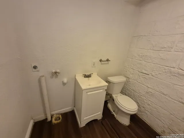 $945 | 443 Bundy Street, San Antonio, TX 78220