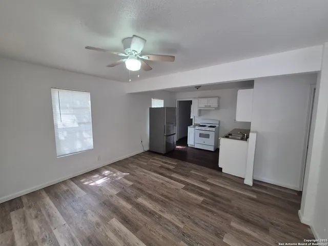 $945 | 443 Bundy Street, San Antonio, TX 78220