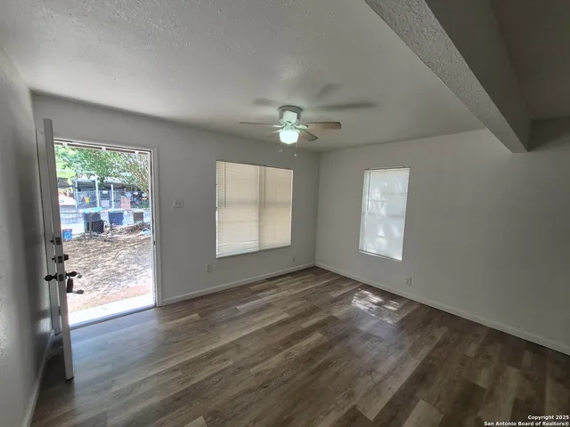 $945 | 443 Bundy Street, San Antonio, TX 78220
