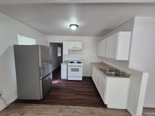 $945 | 443 Bundy Street, San Antonio, TX 78220