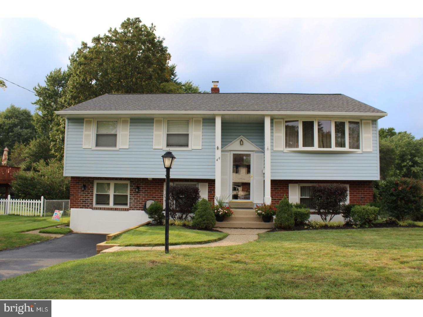 49 Hearthside Road Aston, PA 19014 - Photo 2 of 25 Exterior Front