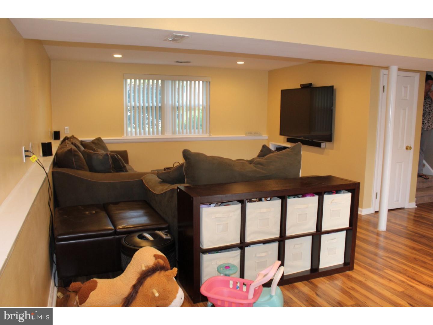 49 Hearthside Road Aston, PA 19014 - Photo 17 of 25 Family Room