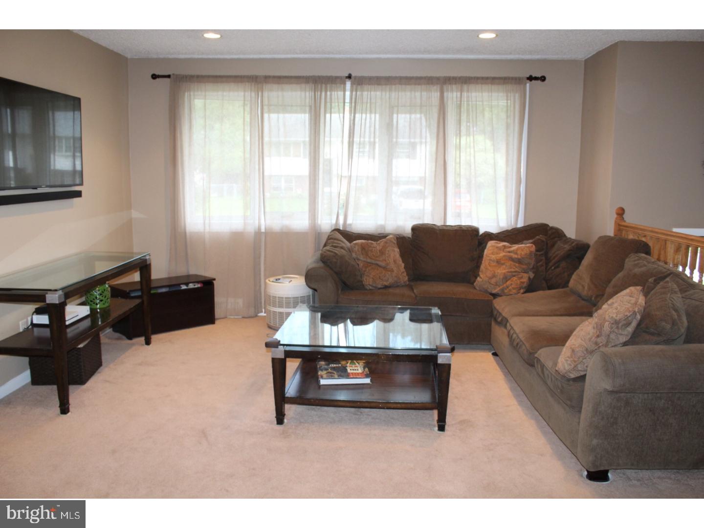 49 Hearthside Road Aston, PA 19014 - Photo 3 of 25 Living Room