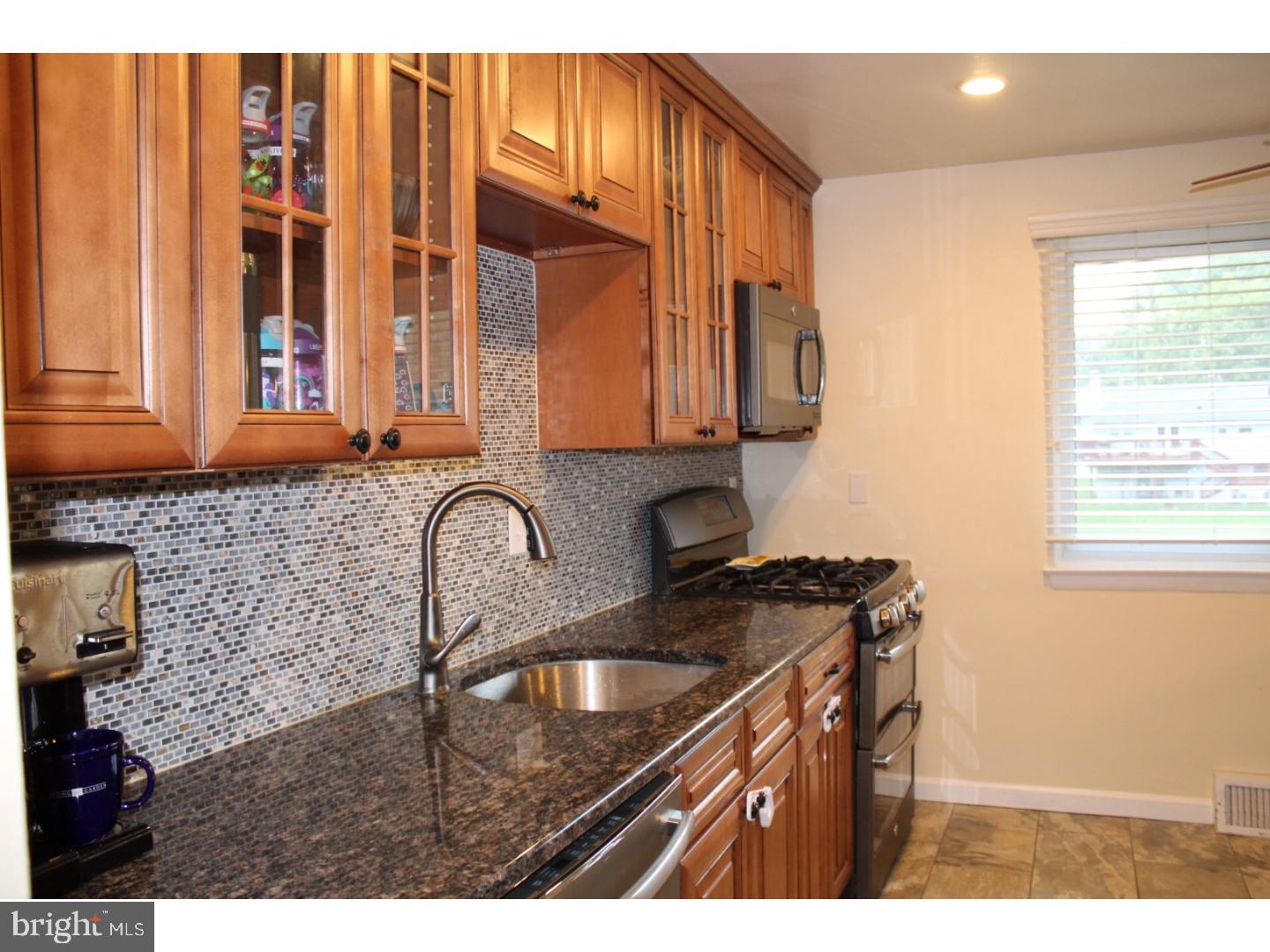 49 Hearthside Road Aston, PA 19014 - Photo 7 of 25 Kitchen