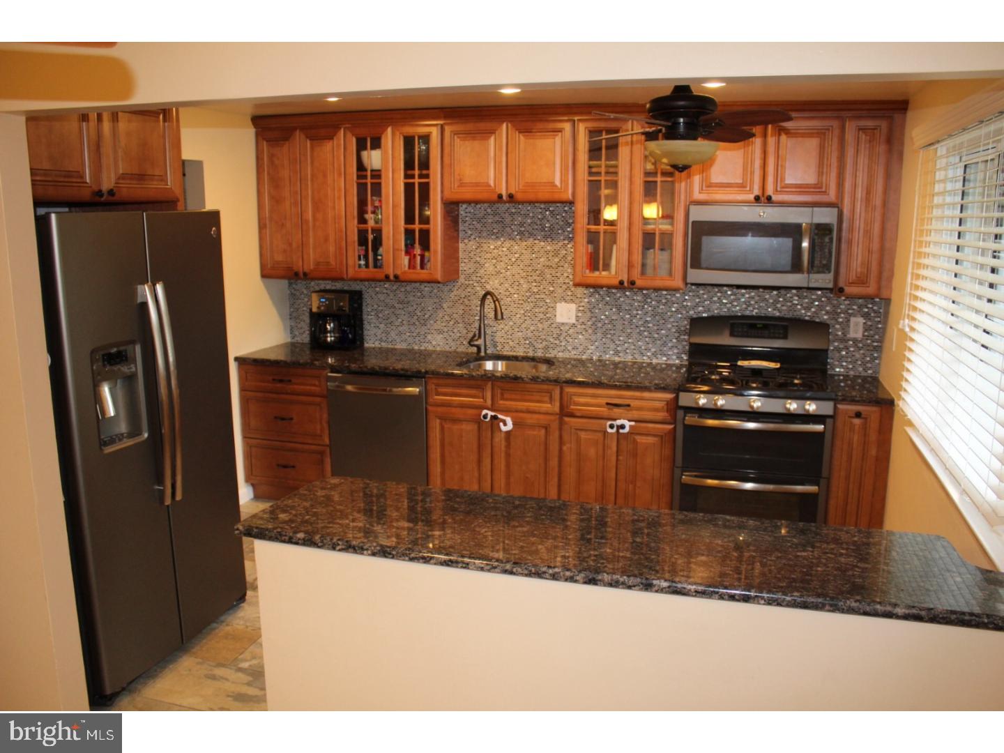 49 Hearthside Road Aston, PA 19014 - Photo 8 of 25 Kitchen