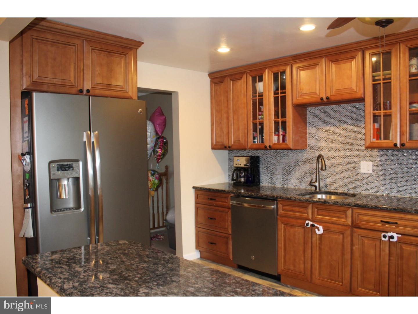 49 Hearthside Road Aston, PA 19014 - Photo 9 of 25 Kitchen