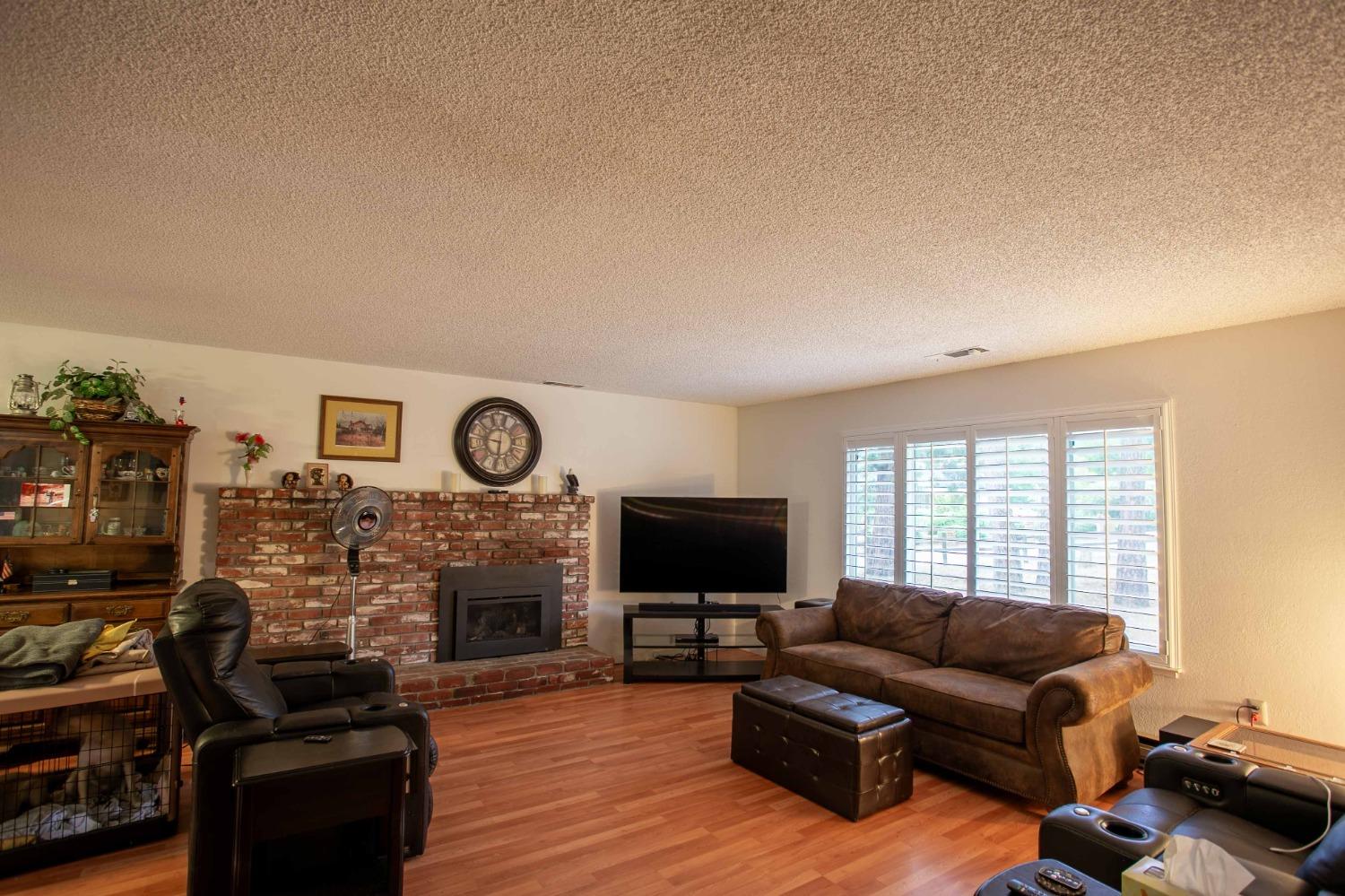 48894 Rock Point Road Oakhurst, CA 93644 - Photo 3 of 18 Gallery Image 3
