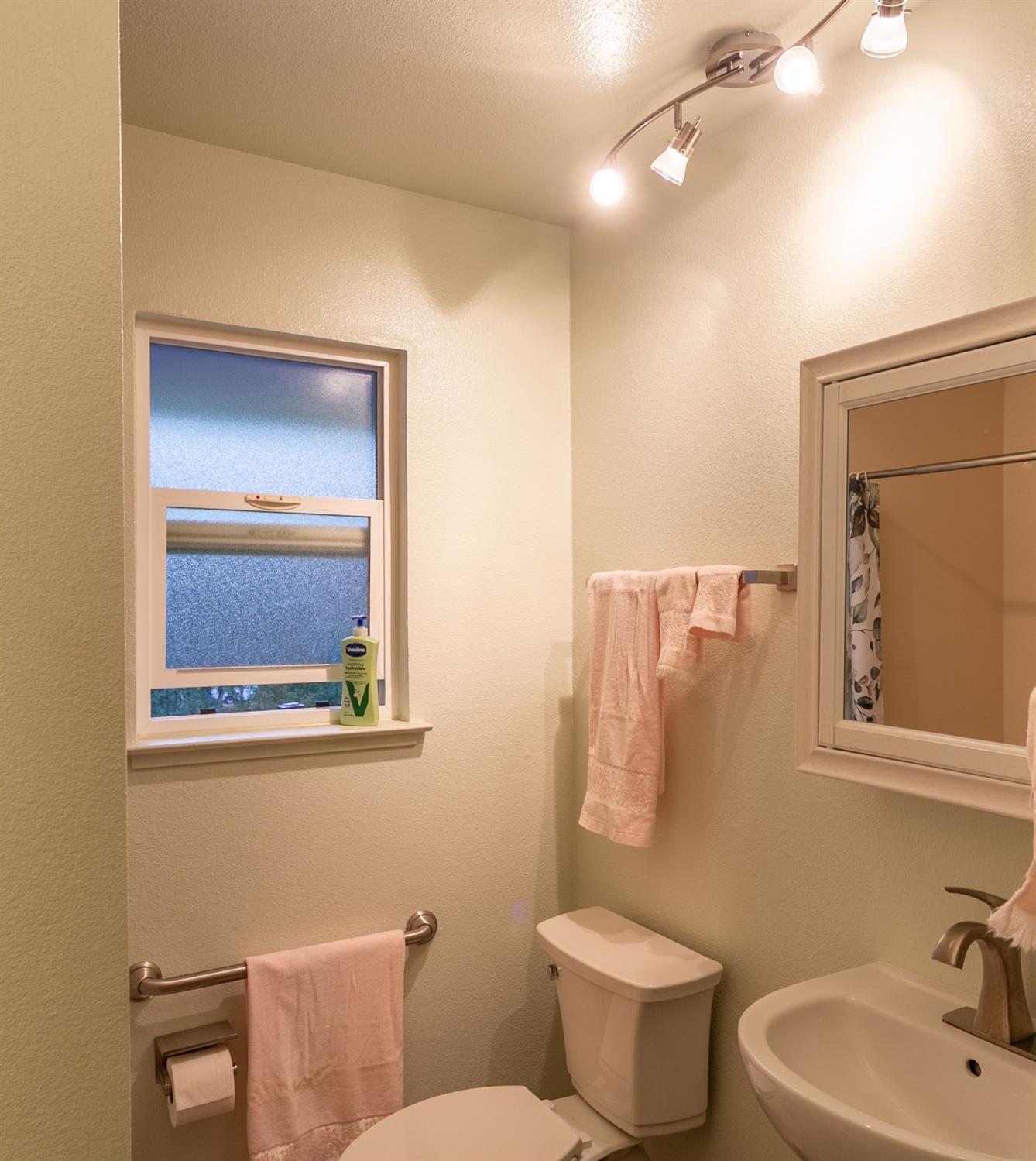 48894 Rock Point Road Oakhurst, CA 93644 - Photo 8 of 18 Gallery Image 8