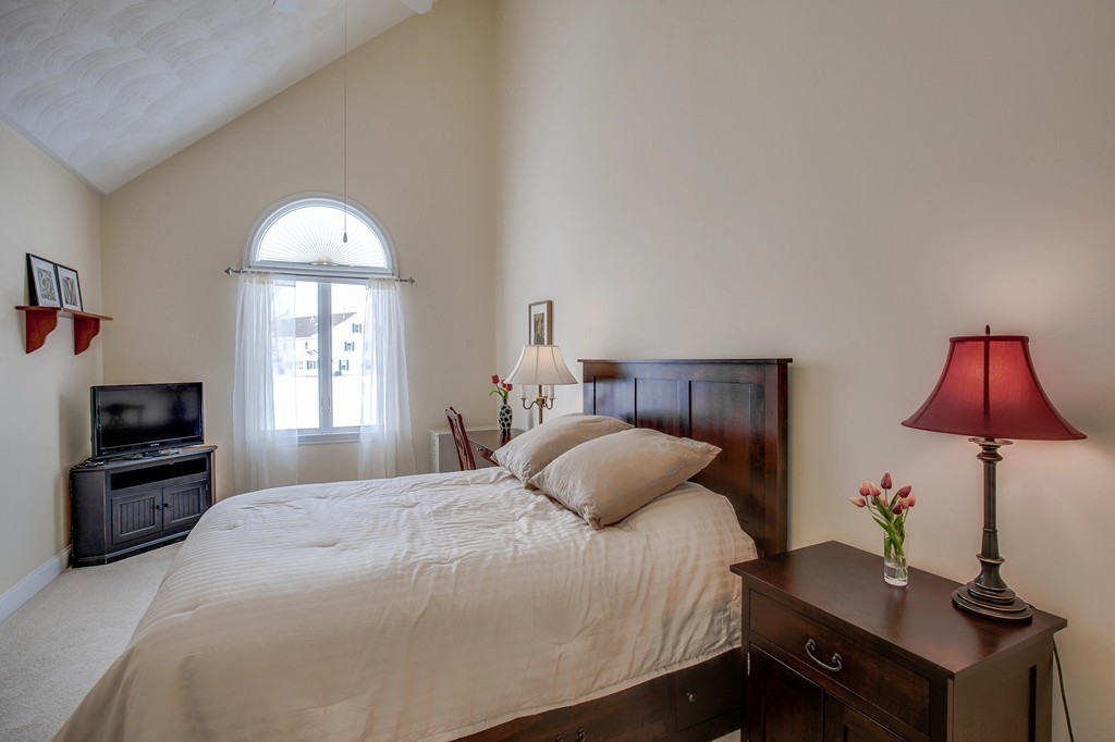 216 Rangeway Road, Unit 192 Billerica, MA 01862 - Photo 19 of 20 a bedroom with a bed and a flat screen tv