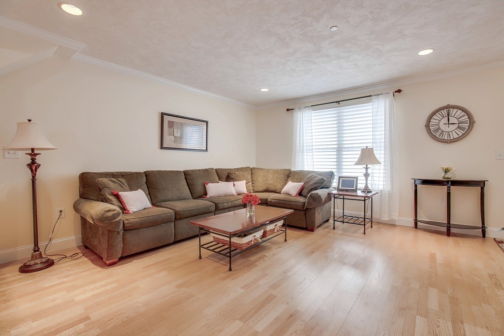 216 Rangeway Road, Unit 192 Billerica, MA 01862 - Photo 3 of 20 a living room with furniture and a window