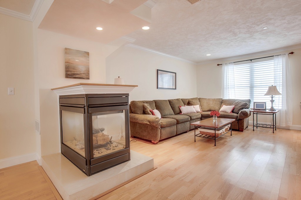 216 Rangeway Road, Unit 192 Billerica, MA 01862 - Photo 5 of 20 a living room with furniture and wooden floor