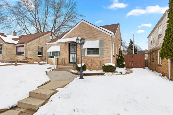 $274,900 | 3668 South 16th Street, Milwaukee, WI 53221