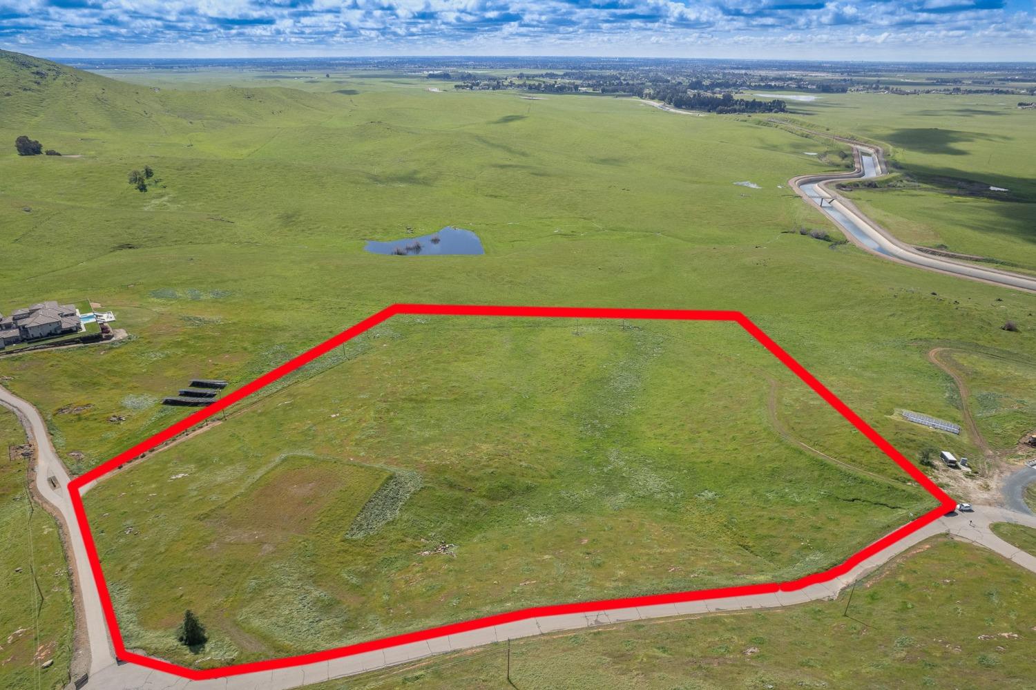 a view of a outdoor space