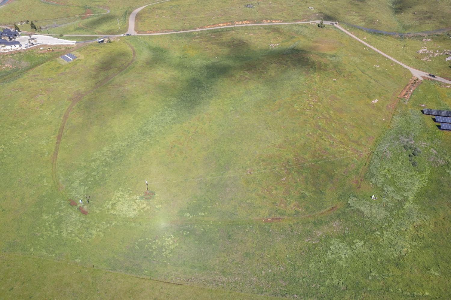 5 Summit Mountain Road Clovis, CA 93619 - Photo 13 of 28 a bathroom with a shower