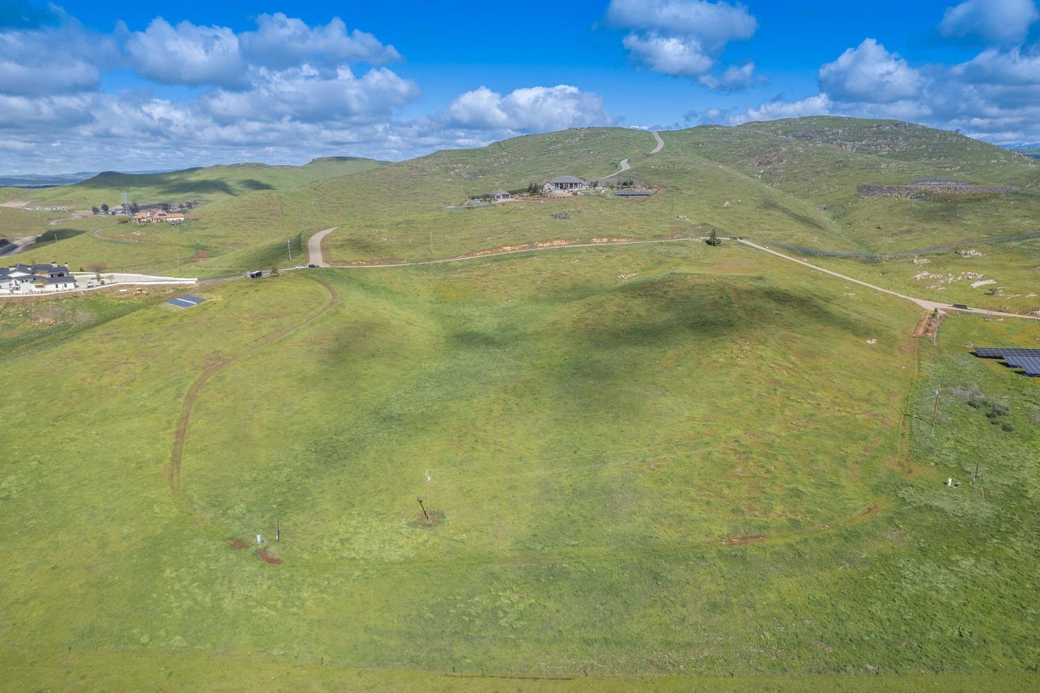 5 Summit Mountain Road Clovis, CA 93619 - Photo 14 of 28 a view of a bathroom with a sink