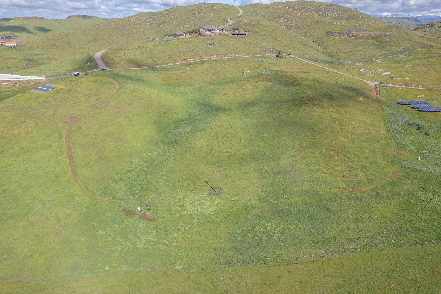 5 Summit Mountain Road Clovis, CA 93619 - Photo 15 of 28 a view of a bathroom with a sink
