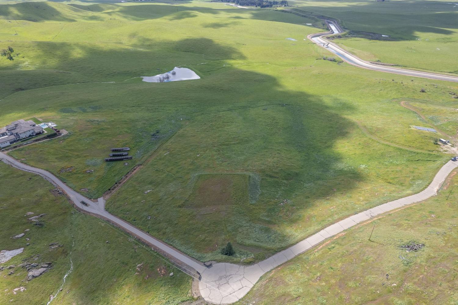 5 Summit Mountain Road Clovis, CA 93619 - Photo 20 of 28 a view of a swimming pool