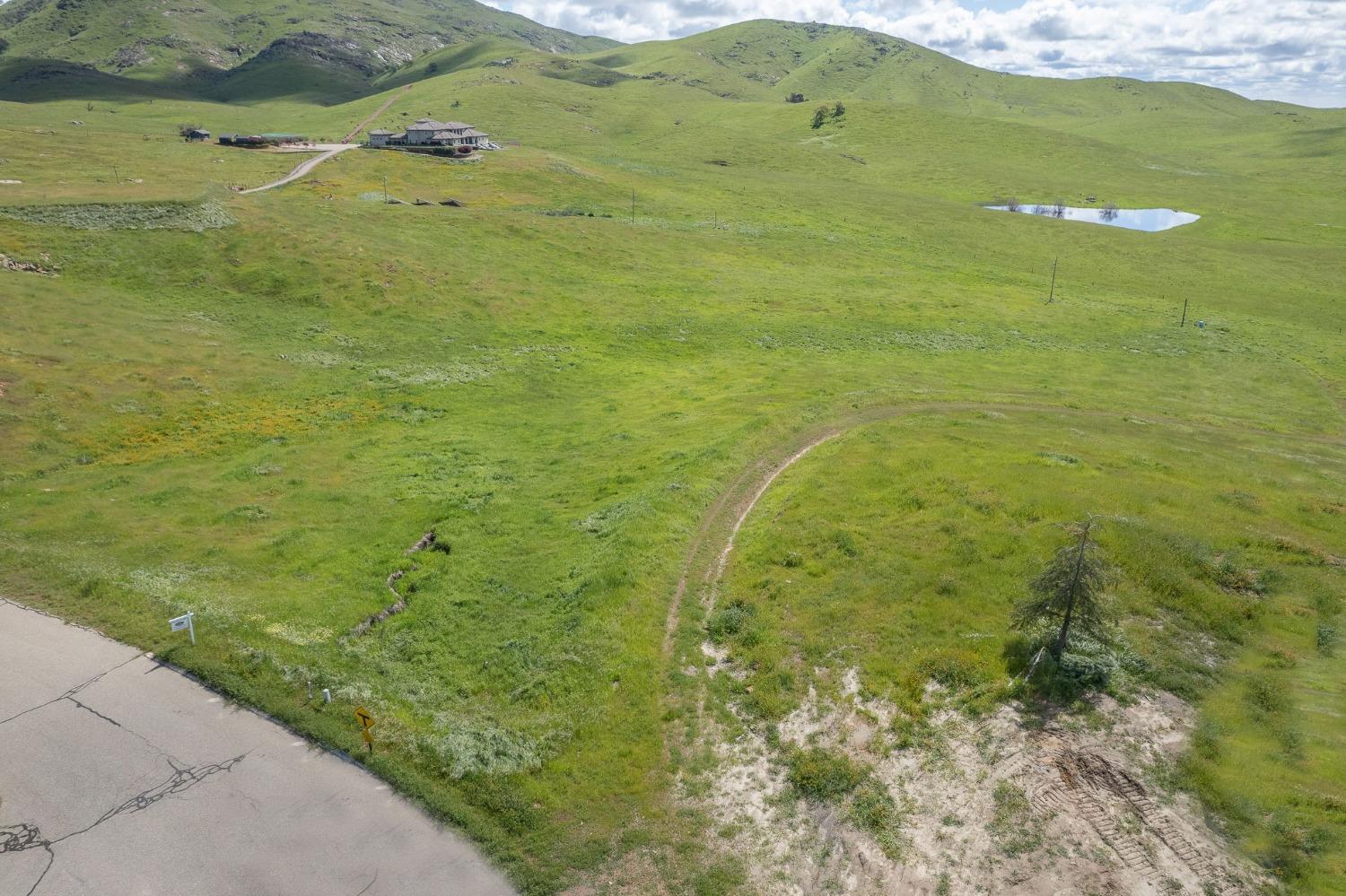 5 Summit Mountain Road Clovis, CA 93619 - Photo 22 of 28 a view of a big yard with an ocean view