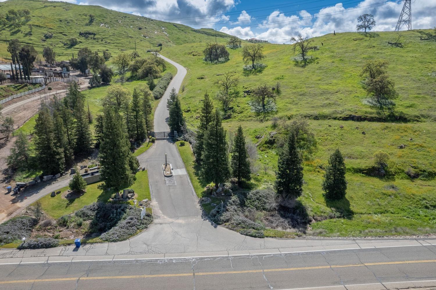5 Summit Mountain Road Clovis, CA 93619 - Photo 25 of 28 an aerial view of a residential houses with outdoor space