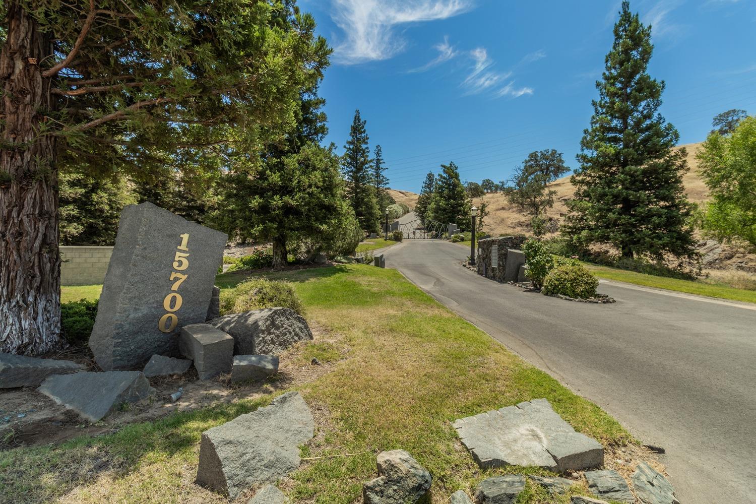 5 Summit Mountain Road Clovis, CA 93619 - Photo 26 of 28 a view of a yard with plants