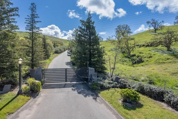 $200,000 | 5 Summit Mountain Road, Clovis, CA 93619