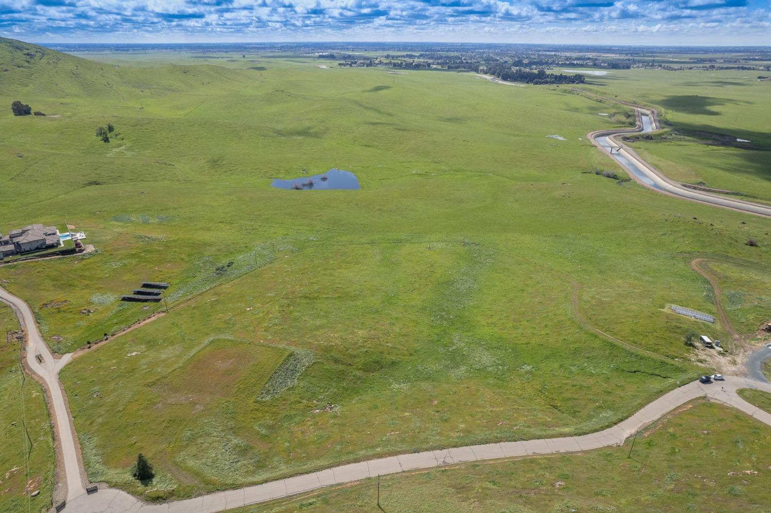 5 Summit Mountain Road Clovis, CA 93619 - Photo 8 of 28 a view of a swimming pool and window