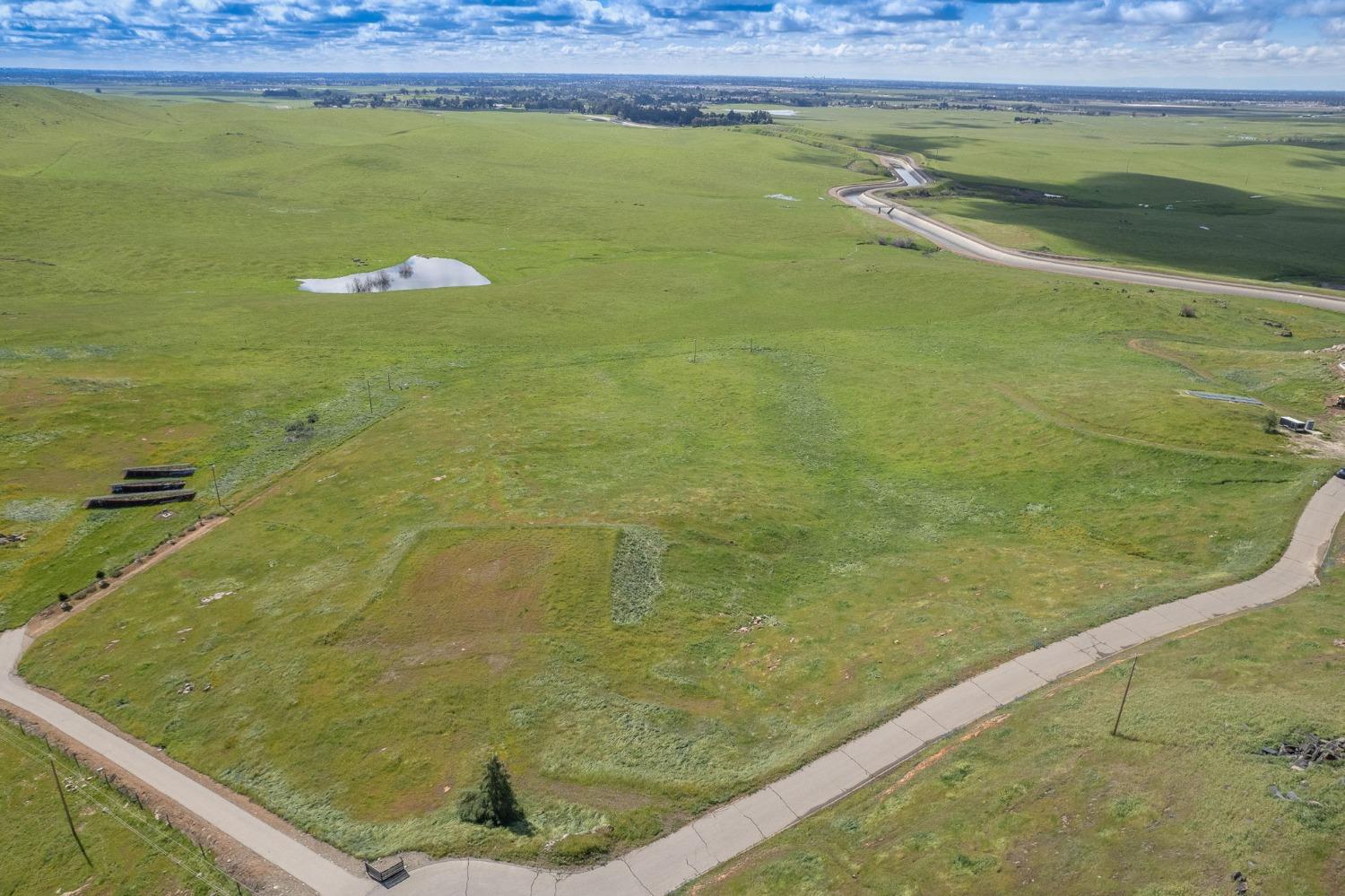 5 Summit Mountain Road Clovis, CA 93619 - Photo 9 of 28 a view of a swimming pool