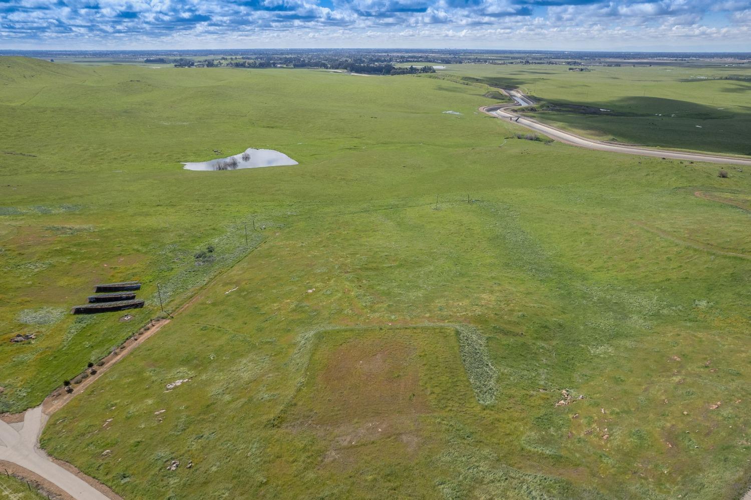 5 Summit Mountain Road Clovis, CA 93619 - Photo 10 of 28 a view of a swimming pool and a yard