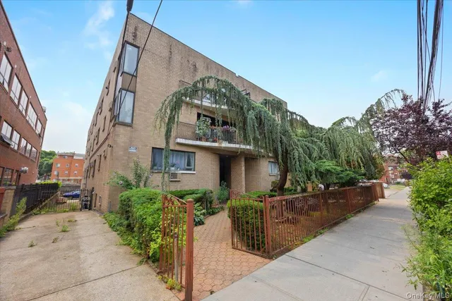 $625,000 | 147-26 Roosevelt Avenue, Unit L1 | Murray Hill - Flushing