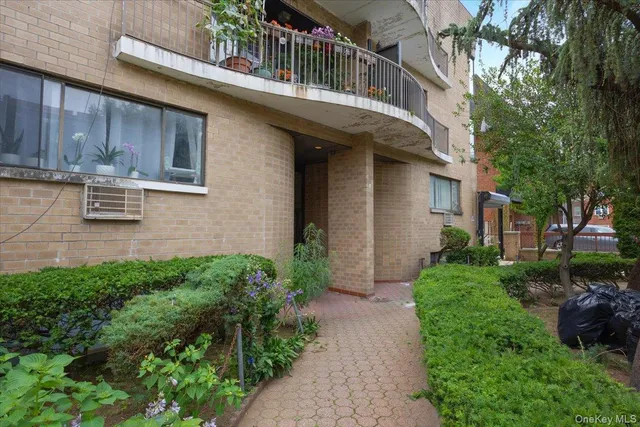 $625,000 | 147-26 Roosevelt Avenue, Unit L1 | Murray Hill - Flushing