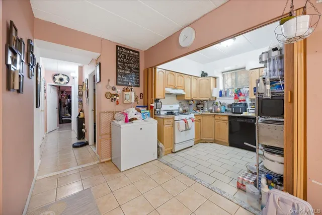 $699,000 | 147-26 Roosevelt Avenue, Unit L1 | Murray Hill - Flushing