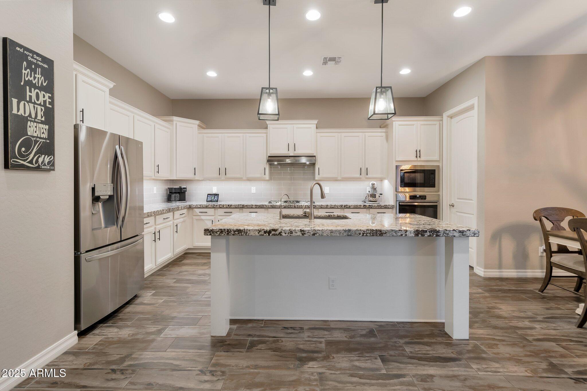 20102 East Robin Road Queen Creek, AZ 85142 - Photo 9 of 44 41-web-or-mls-Qp-0803
