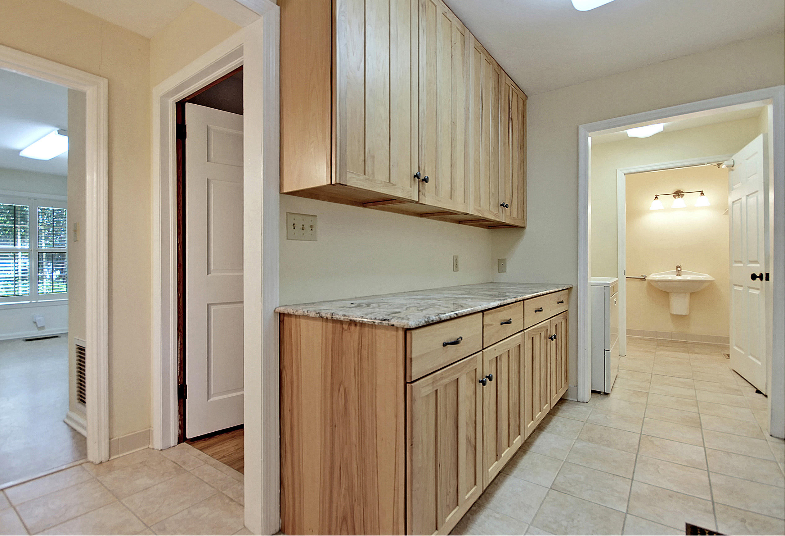 56 Rebellion Road Charleston, SC 29407 - Photo 25 of 51 Butler's Pantry/Laundry/1/2 Bath