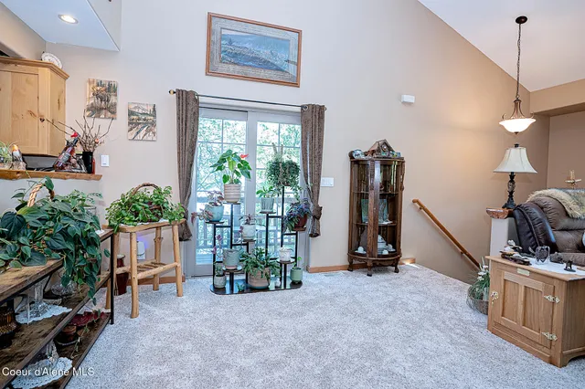 $369,000 | 1 Elsie Peak Court, Pinehurst, ID 83850