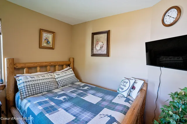 $369,000 | 1 Elsie Peak Court, Pinehurst, ID 83850