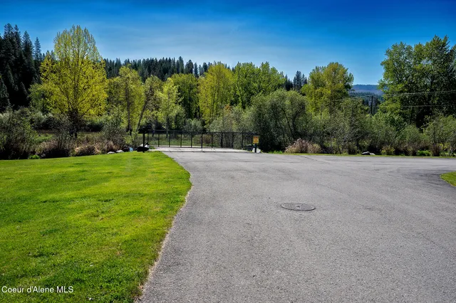 $369,000 | 1 Elsie Peak Court, Pinehurst, ID 83850