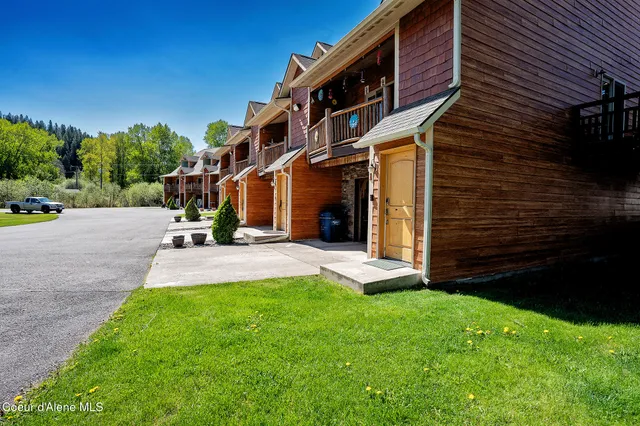 $369,000 | 1 Elsie Peak Court, Pinehurst, ID 83850