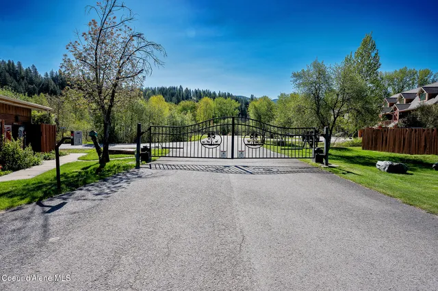 $369,000 | 1 Elsie Peak Court, Pinehurst, ID 83850