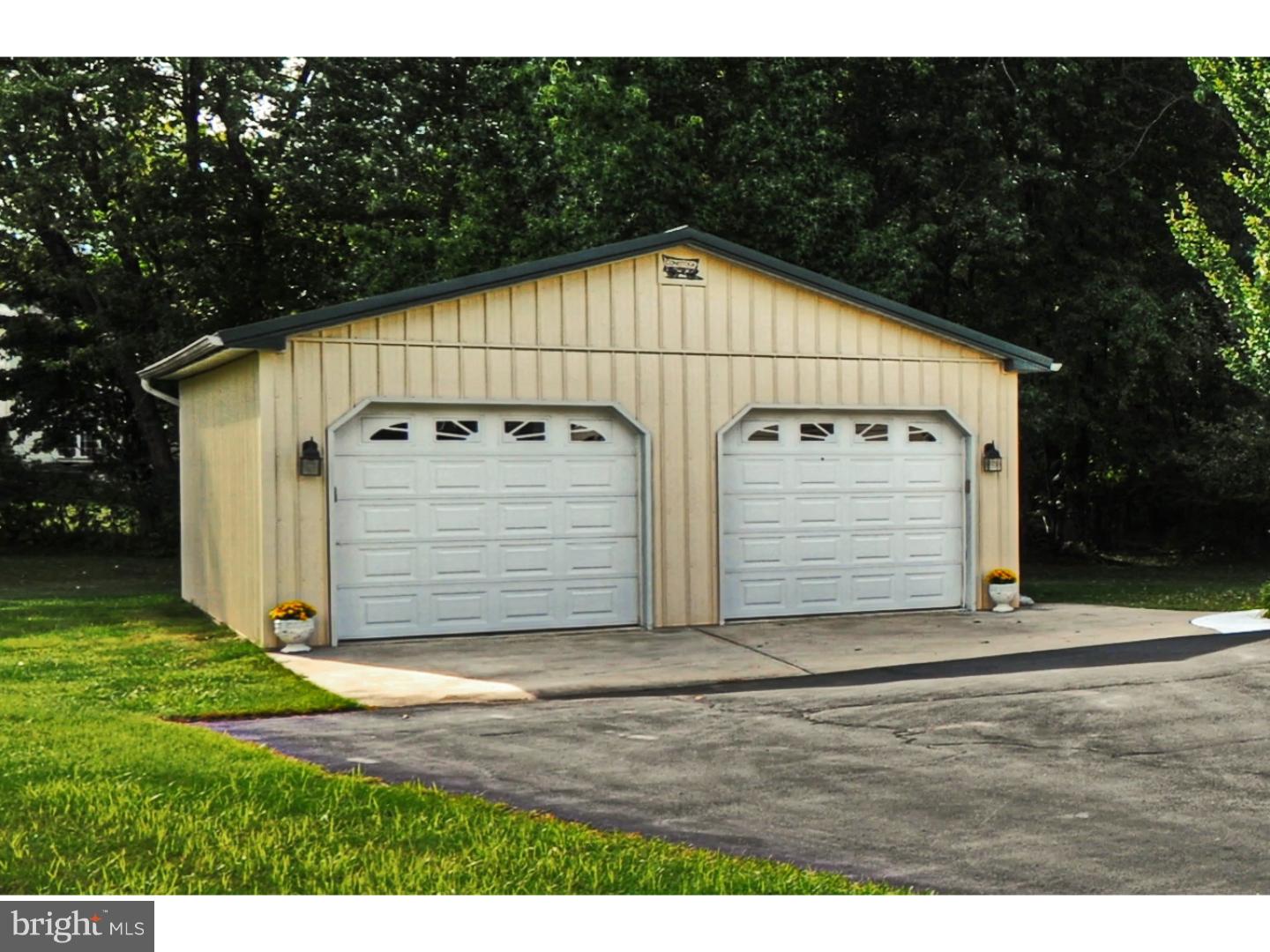 512 Spring Court Perkasie, PA 18944 - Photo 22 of 22 Garage