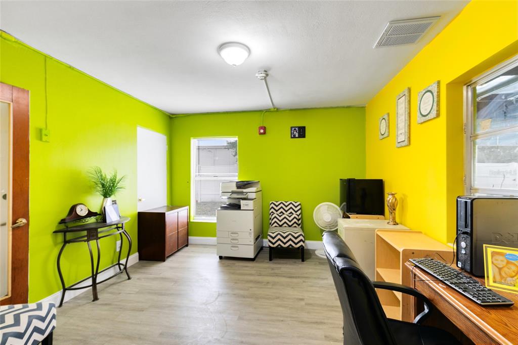 4607 North Pine Hills Road Orlando, FL 32808 - Photo 14 of 26 a room with furniture and window