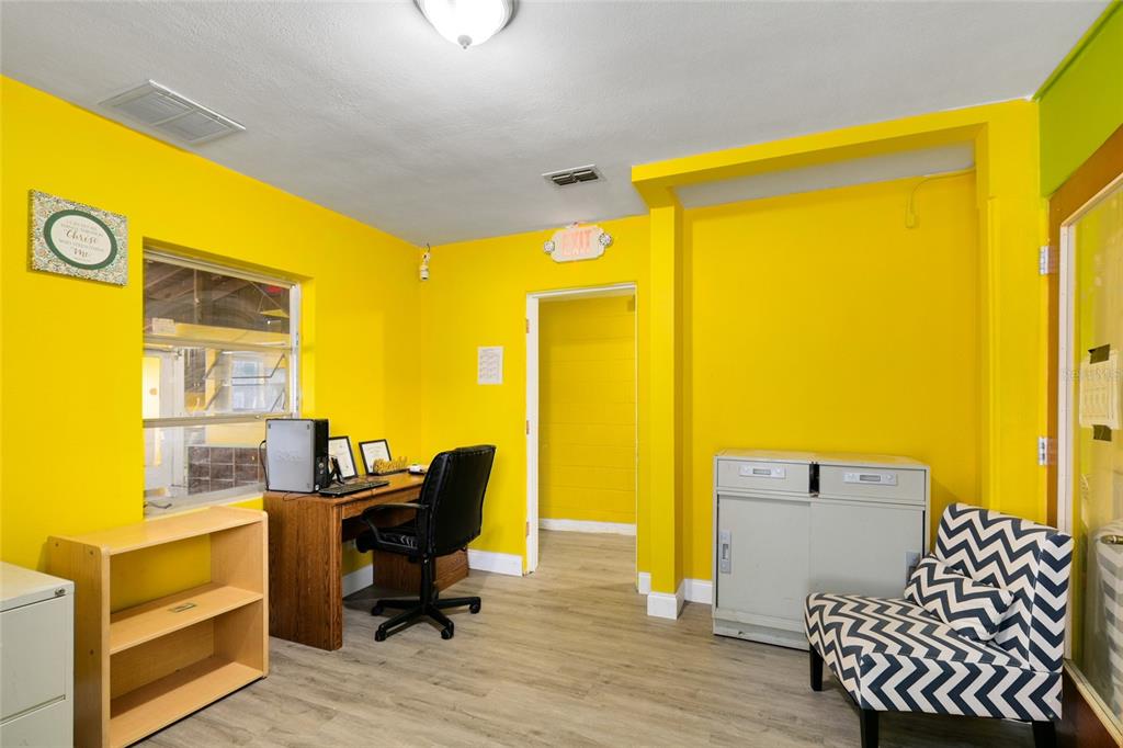4607 North Pine Hills Road Orlando, FL 32808 - Photo 15 of 26 a view of a room with lounge chair