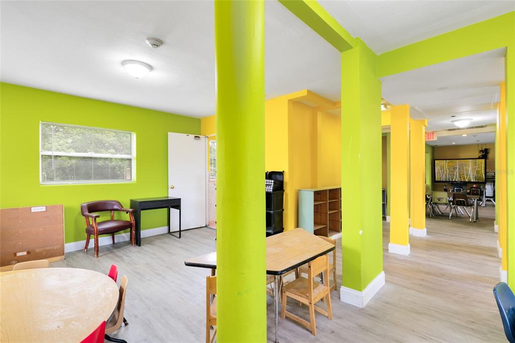 4607 North Pine Hills Road Orlando, FL 32808 - Photo 20 of 26 a view of a living room